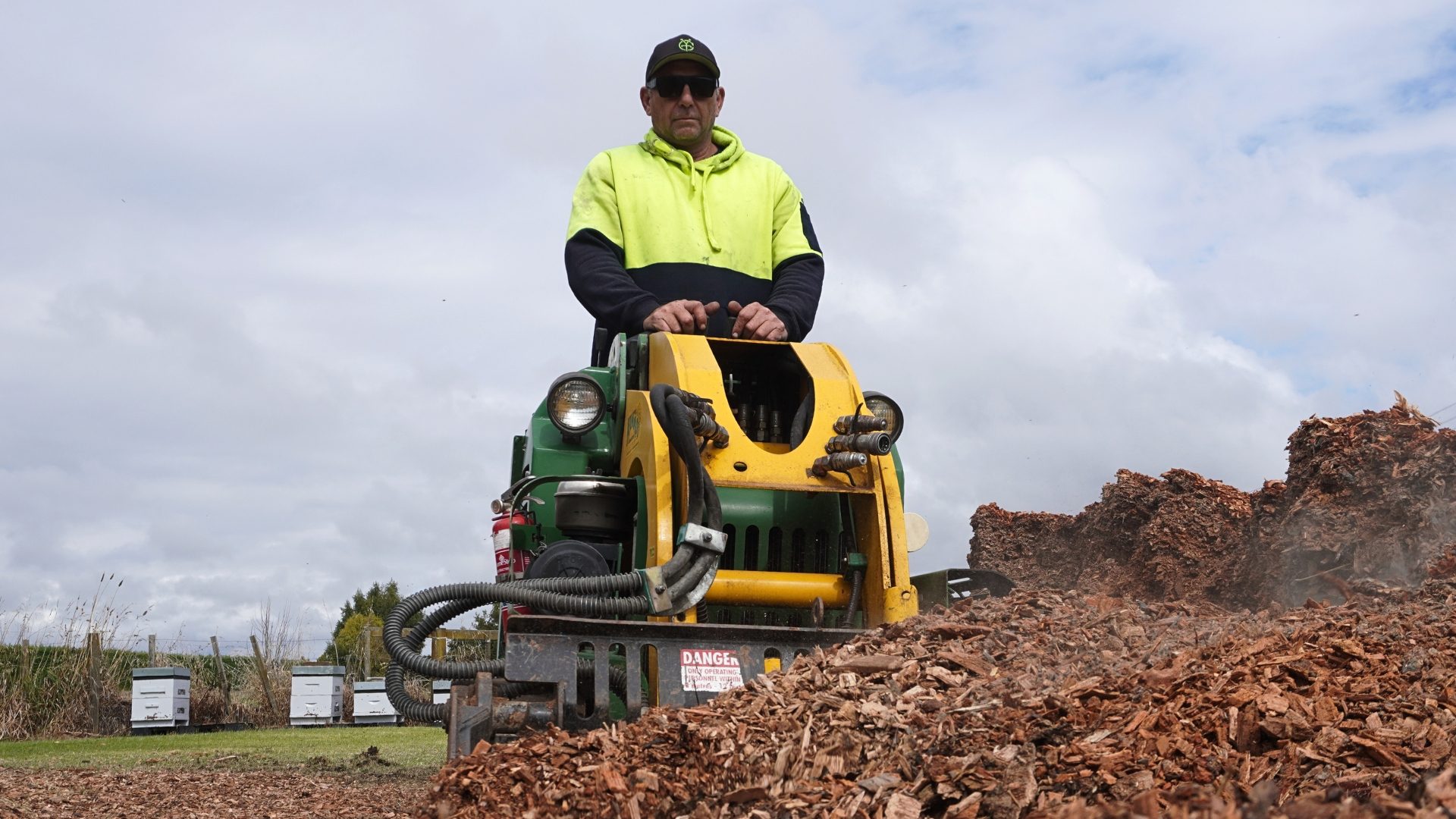 kanga moving wood chips